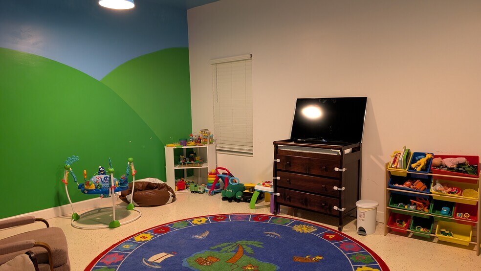 More Photos Of 8622 N Greenwood Ave, Tampa Religious Facility For Lease