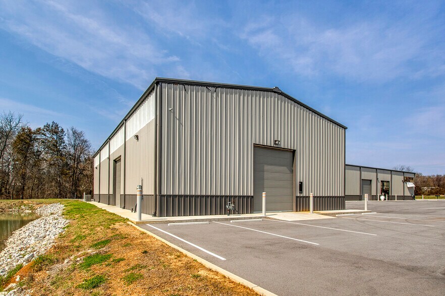 More Photos Of 145 US-70, Lenoir City Flex For Lease