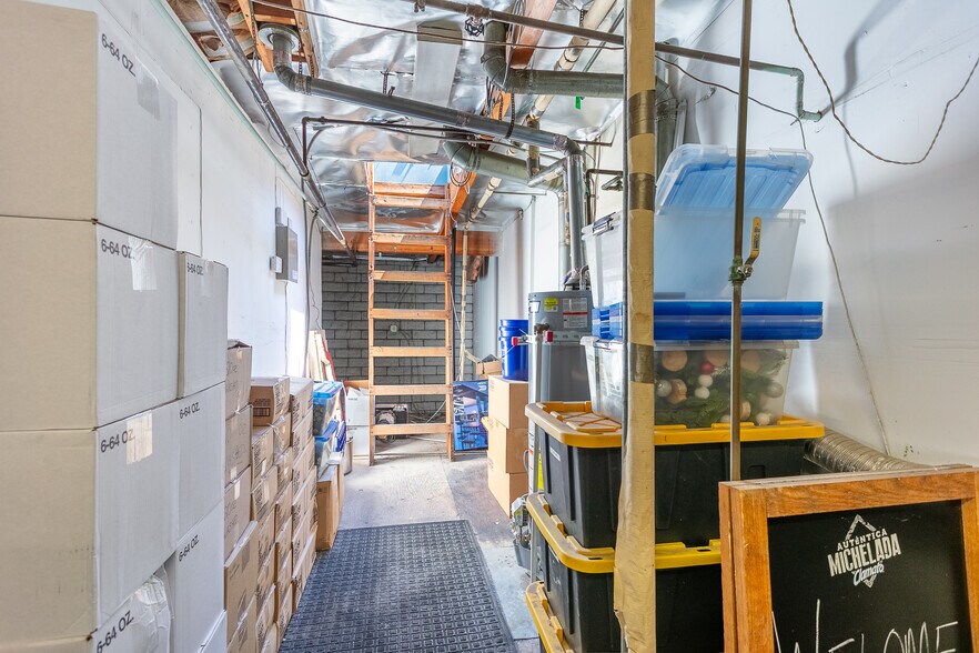 More Photos Of 425 Park Ave, San Fernando Warehouse For Sale