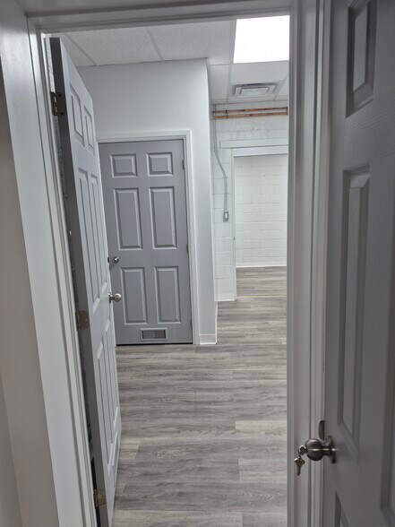 More Photos Of 260 Centre St, Petrolia Warehouse For Lease