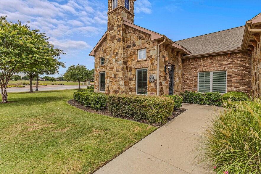 More Photos Of 905 Trophy Club Dr, Trophy Club Office For Lease