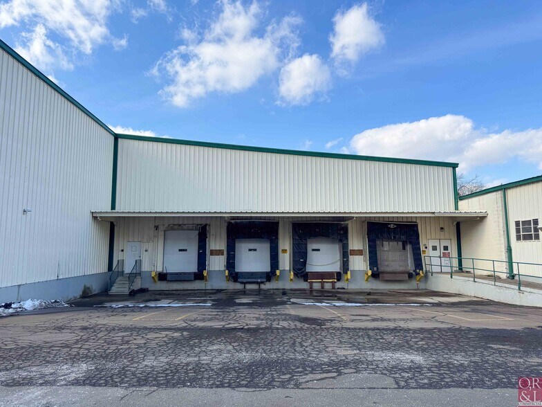 More Photos Of 965 W Main St, Branford Warehouse For Lease