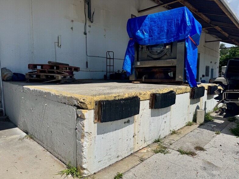 More Photos Of 13755 U.S. Highway 19 N, Clearwater Warehouse For Lease