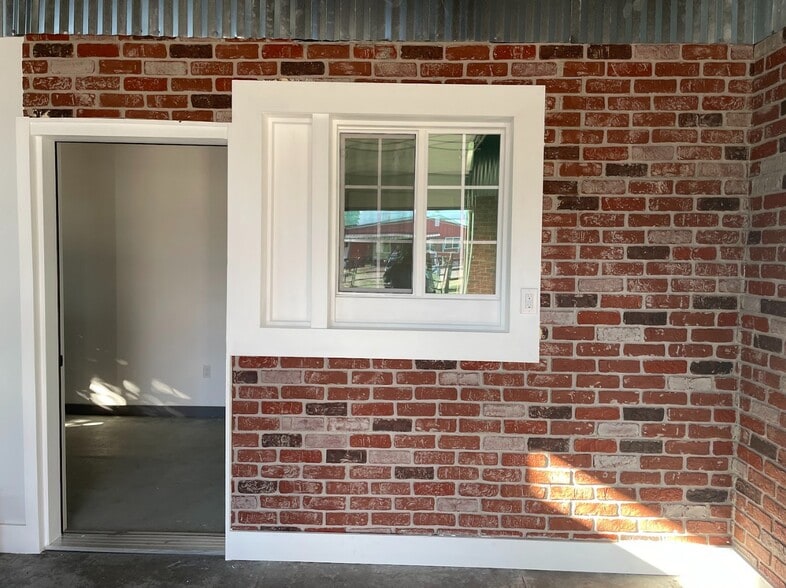 More Photos Of 303 W Garfield St, Enterprise Storefront Retail Office For Sale