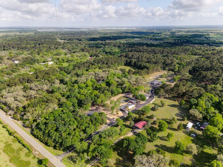 More Photos Of 4388 County Road 197, Alvin Specialty For Sale