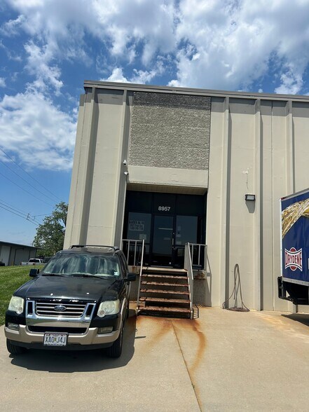 More Photos Of 8921-8957 Frost Ave, Saint Louis Distribution For Lease