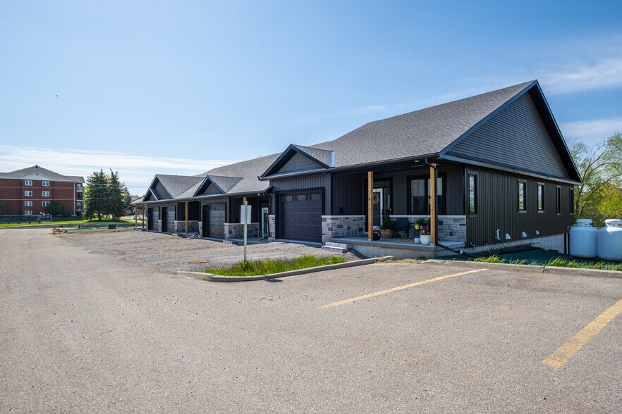More Photos Of 1115 Millwood Av, Brockville Apartments For Sale