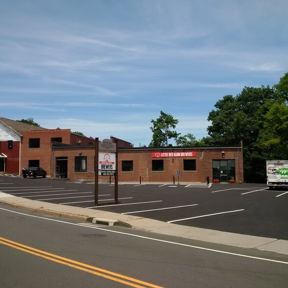 More Photos Of 32 Lake St, Winsted Restaurant For Lease