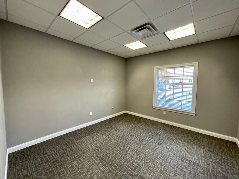 More Photos Of 784 Wall St, O'Fallon Office For Lease