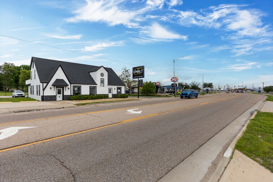 More Photos Of 904 W Union Ave, Litchfield Office For Sale