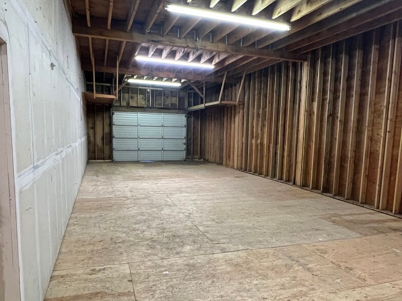 More Photos Of 1975 Alex Holden Way, Juneau Airplane Hangar For Sale