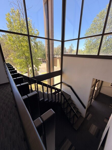 More Photos Of 201 S Hallock Dr, Santa Paula Manufacturing For Lease