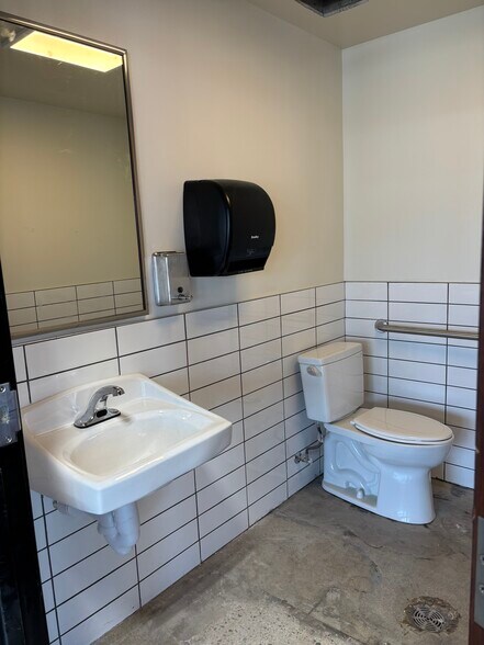 More Photos Of 1290 S 300 W, Salt Lake City Unknown For Lease