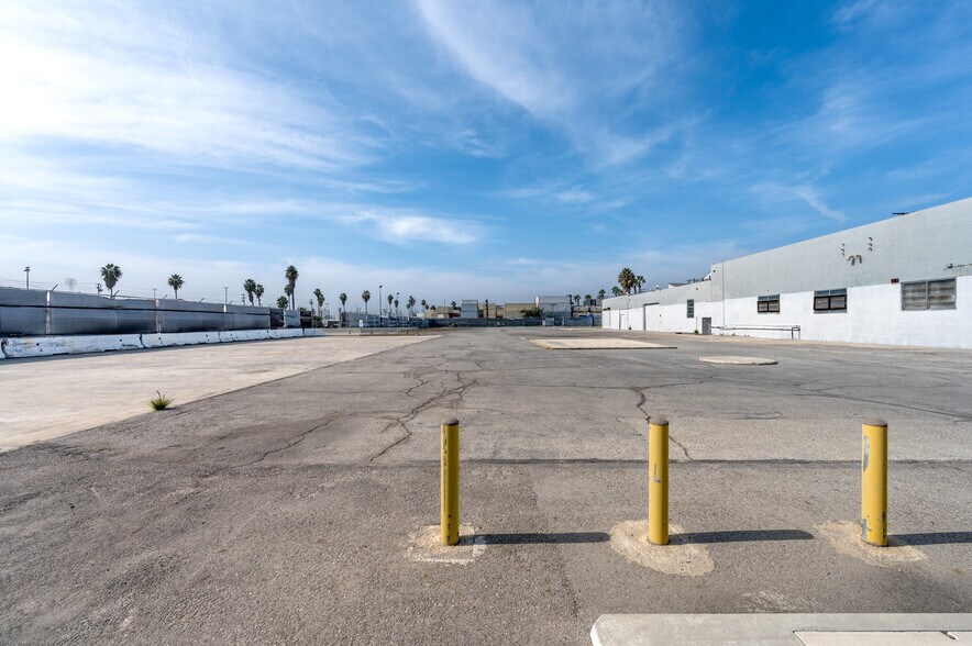 More Photos Of 1700 W Anaheim St, Long Beach Manufacturing For Lease