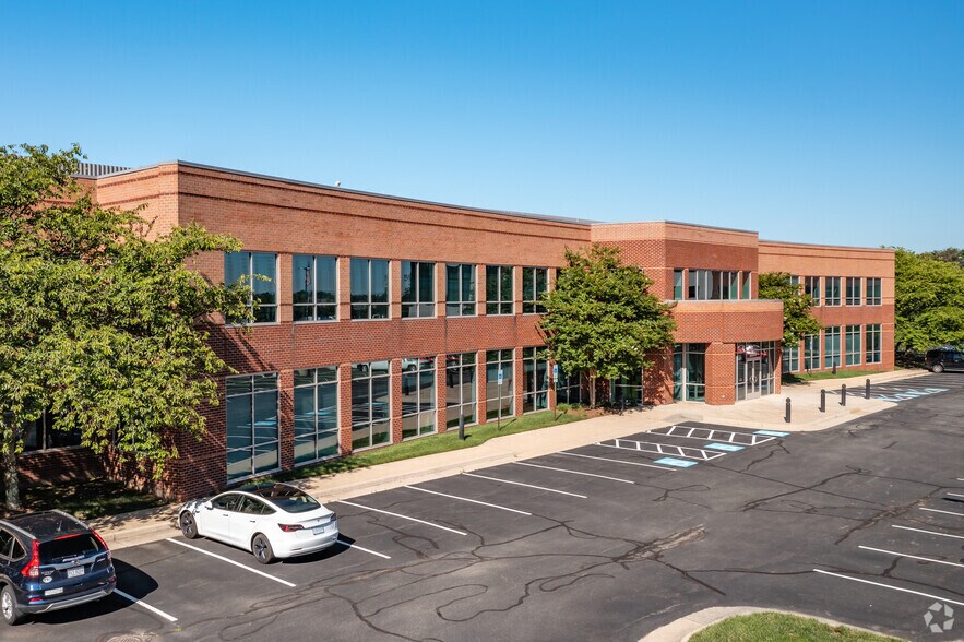 More Photos Of 22375 Broderick Dr, Sterling Office For Lease