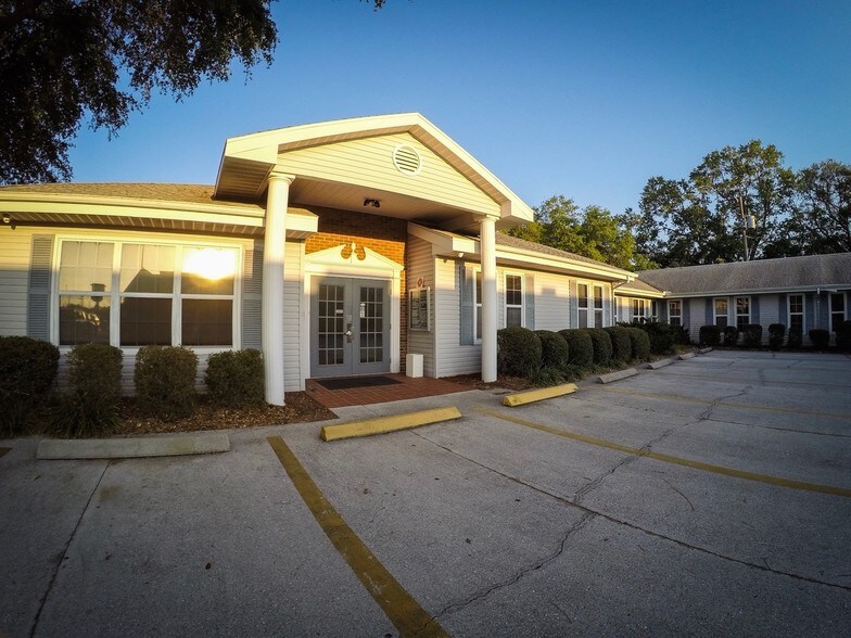 More Photos Of 2100 Constitution Blvd, Sarasota Office For Lease