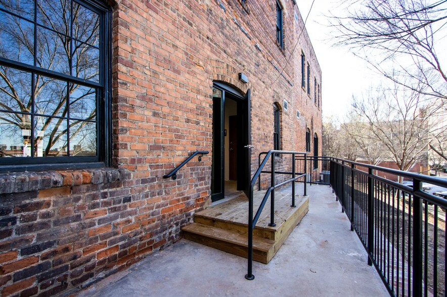 More Photos Of 1225-1229 Lincoln St, Columbia Freestanding For Lease