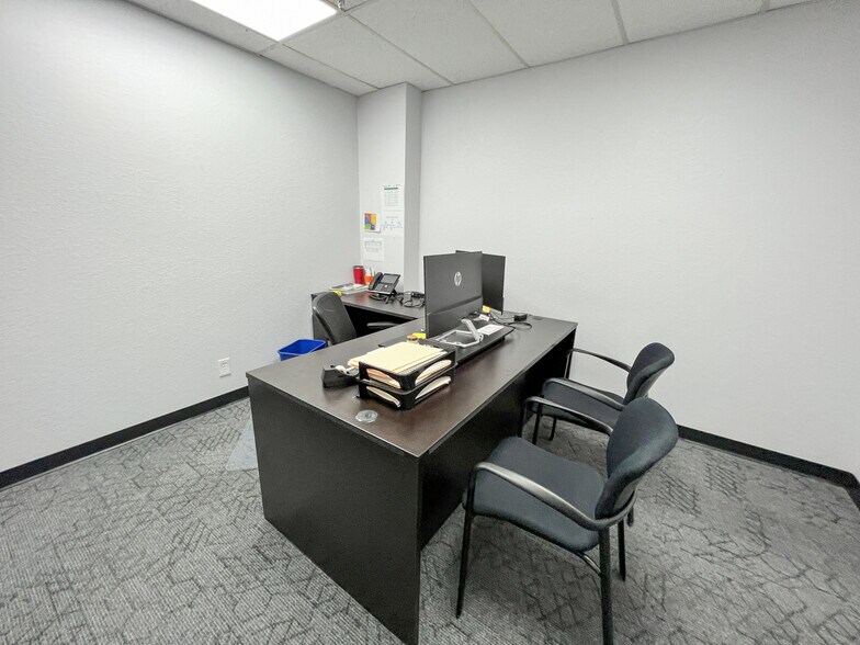 More Photos Of 108 Commercial Cir, Conroe Office Residential For Lease