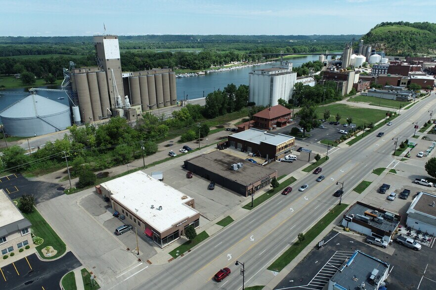 More Photos Of 828 Main St, Red Wing Auto Repair For Lease