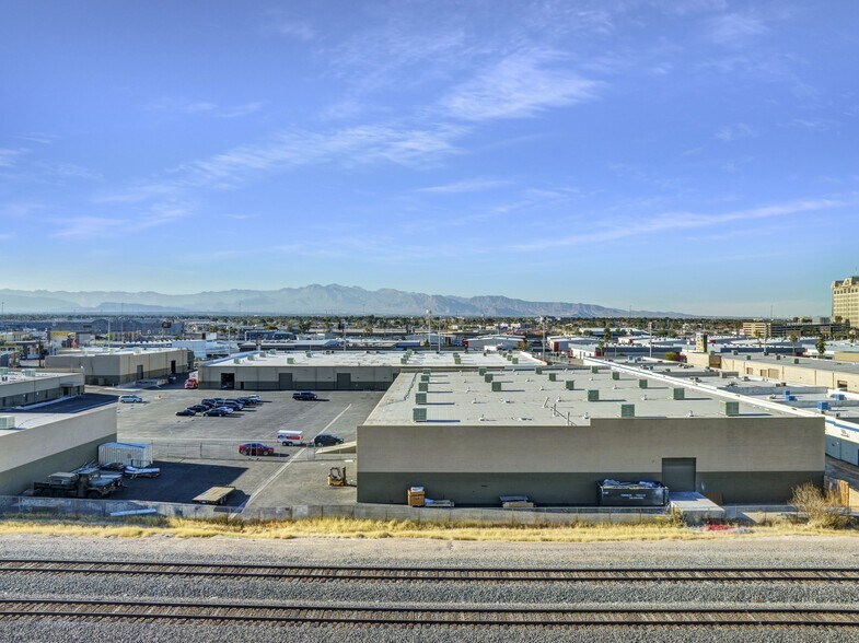More Photos Of 2960 S Highland Dr, Las Vegas Warehouse For Lease