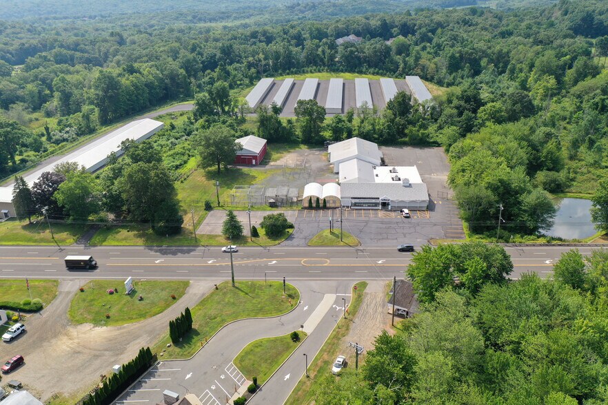 More Photos Of 147 Meriden Rd, Middlefield Garden Center For Lease