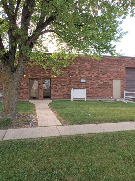 More Photos Of 803-907 Industrial Dr, West Chicago Warehouse For Lease