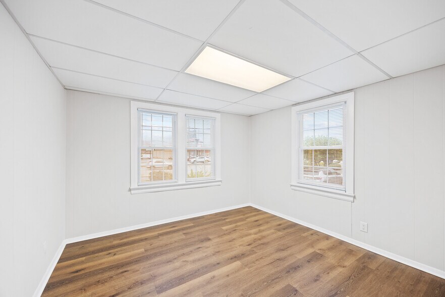 More Photos Of 4734 Dixie Hwy, Louisville Loft Creative Space For Lease
