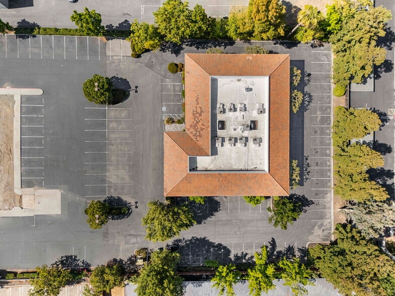 More Photos Of 992 S De Anza Blvd, San Jose Office For Lease