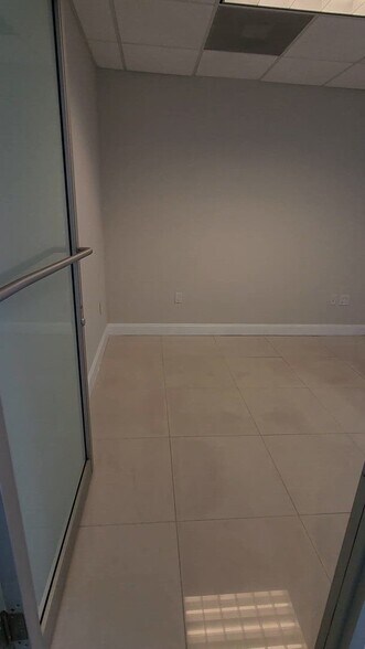 Primary Photo Of 18501 Pines Blvd, Pembroke Pines Office For Lease
