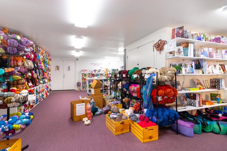 More Photos Of 622-630 SE Jackson St, Roseburg Storefront For Sale