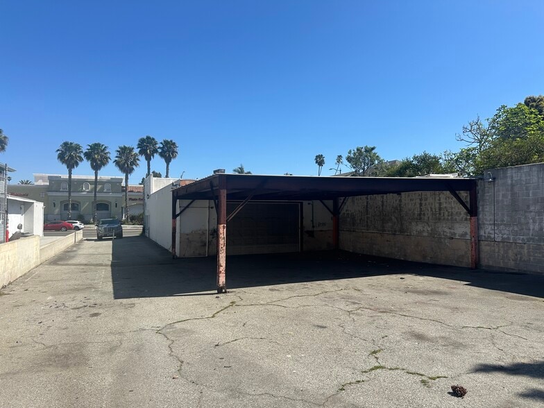 More Photos Of 319 S Pacific Coast Hwy, Redondo Beach General Retail For Lease