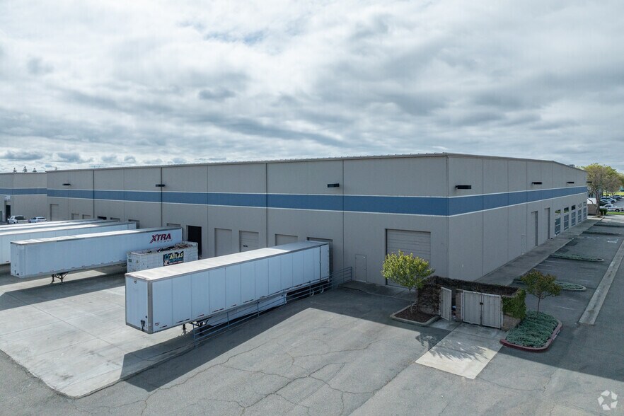 More Photos Of 6251 Florin Perkins Rd, Sacramento Warehouse For Lease