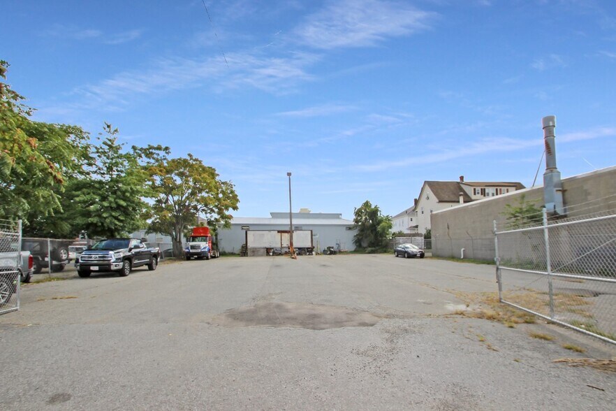 More Photos Of 284 S Broadway, Lawrence Auto Dealership For Sale