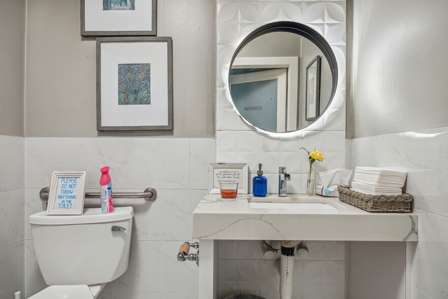 More Photos Of 4315 Montrose Blvd, Houston General Retail For Lease