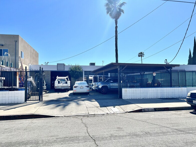 More Photos Of 16134 Leadwell St, Van Nuys Warehouse For Lease