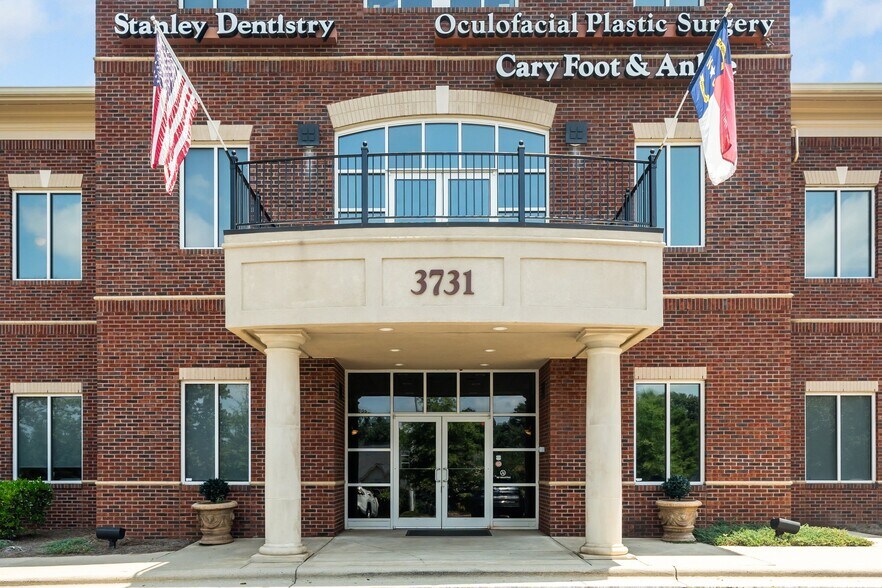 More Photos Of 3731 NW Cary Pky, Cary Medical For Sale