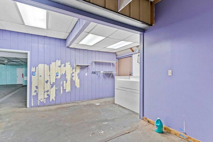 More Photos Of 2929 Clifty Dr, Madison Flex For Sale