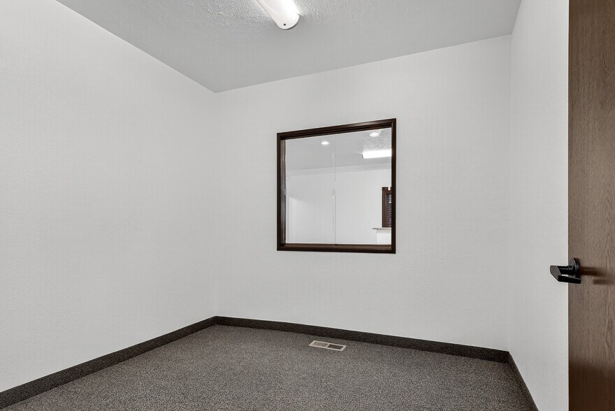 More Photos Of 2563 S Five Mile Ave, Boise Office Residential For Lease