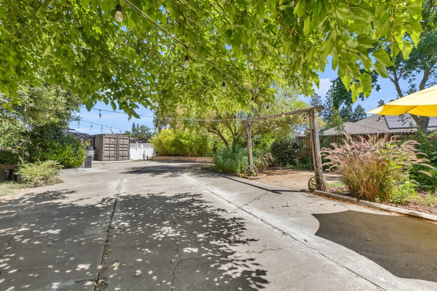 More Photos Of 9455 E Stockton Blvd, Elk Grove Specialty For Sale