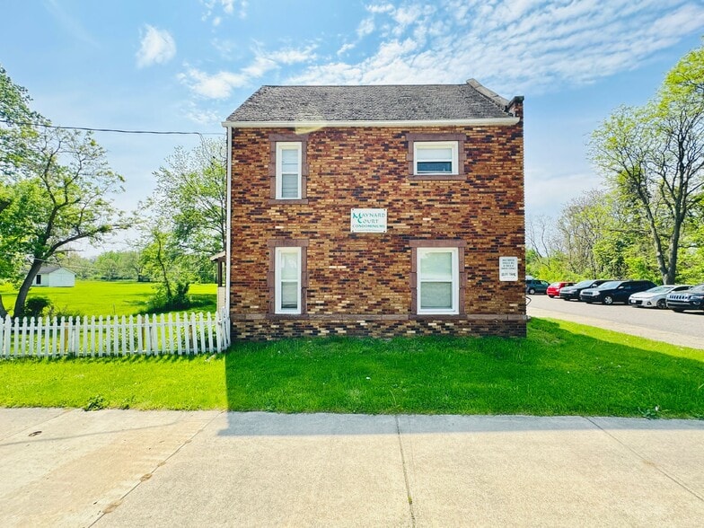 More Photos Of 25 Maynard Ct, Pontiac Apartments For Sale