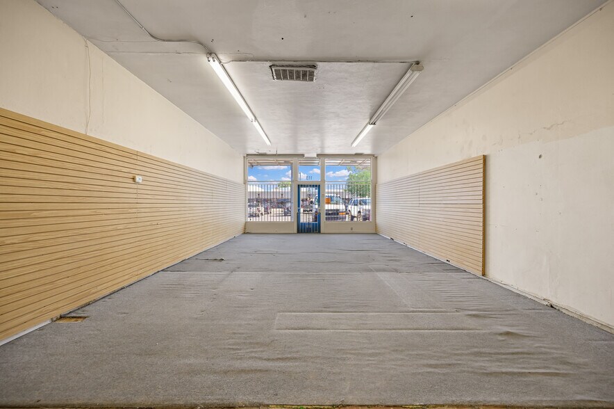 More Photos Of 1005 S St Francis Rd, Santa Fe General Retail For Sale