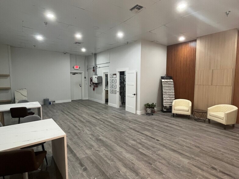 More Photos Of 2585 4th St, Fort Myers Warehouse For Sale