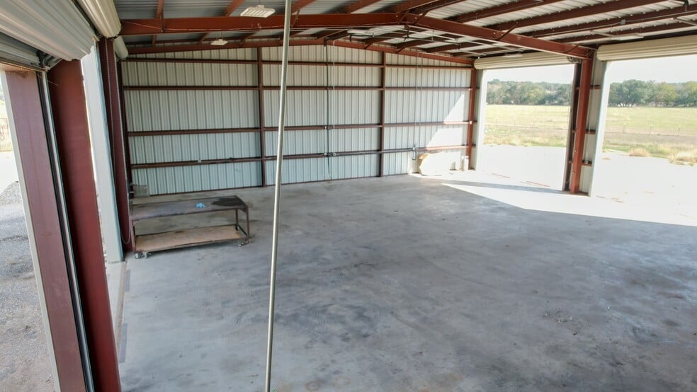 More Photos Of 3153 W Ammann Rd, Bulverde Light Manufacturing For Lease