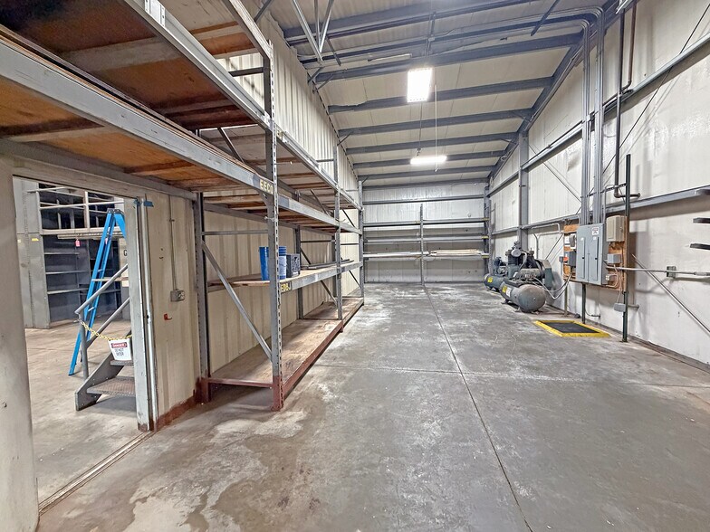 More Photos Of 311 Transpoint dr, Dupo Industrial For Lease