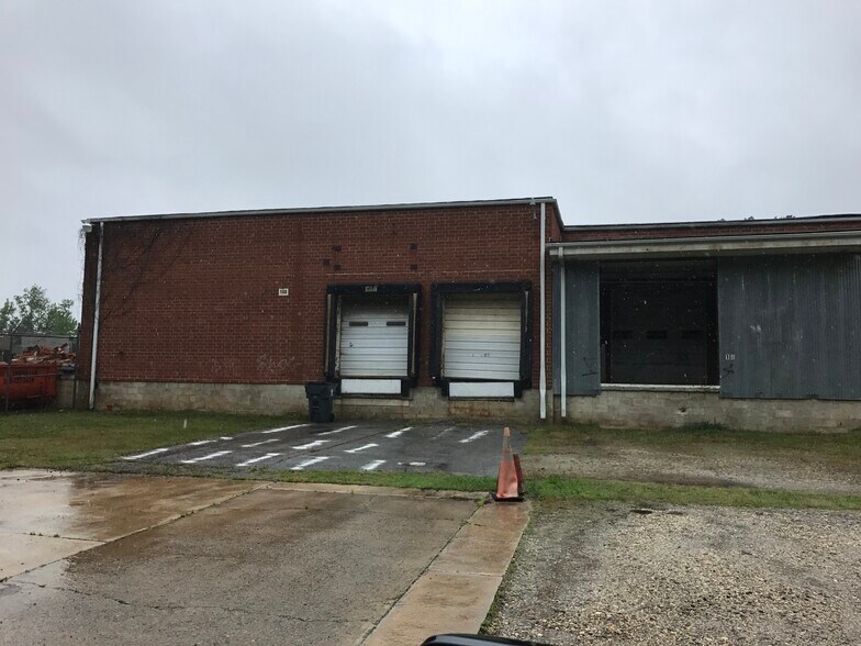 More Photos Of 170-226 W Smithfield St, Angier Flex For Lease