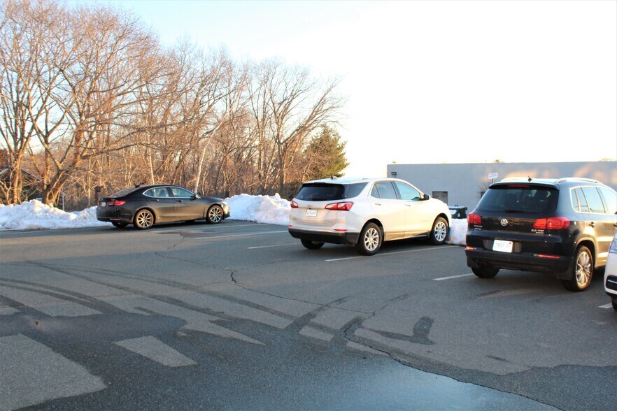 More Photos Of 30-39 Blackburn Ctr, Gloucester Warehouse For Lease