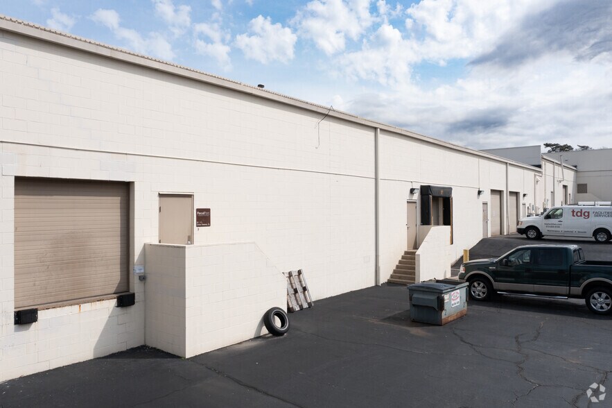 More Photos Of 294 W Crescentville Rd, Cincinnati Unknown For Lease