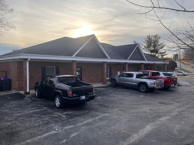 More Photos Of 2495 S Walnut Street Pike, Bloomington Office Residential For Lease