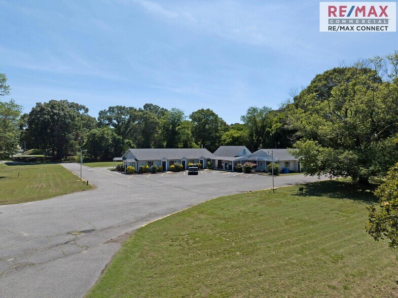 More Photos Of 1408 George Washington Mem Hwy, Gloucester Point Hotel For Sale