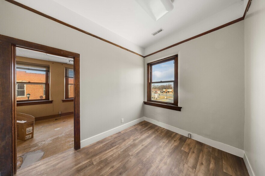 More Photos Of 101 E Jefferson St, Winterset Office For Sale